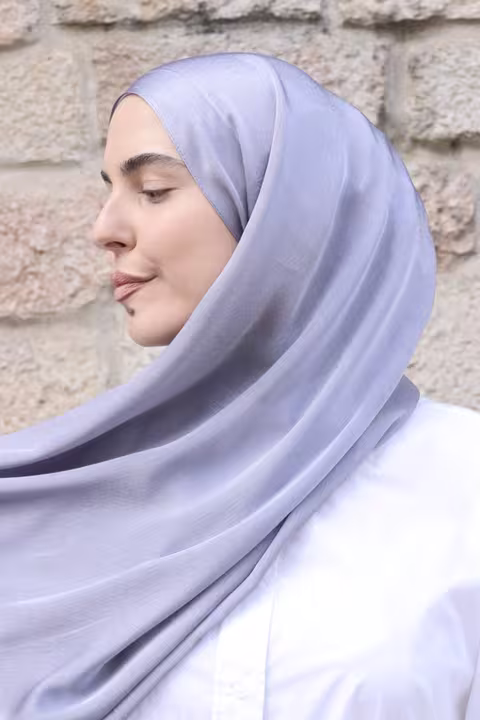 Kristal saten ešarpa, boja Tamno siva